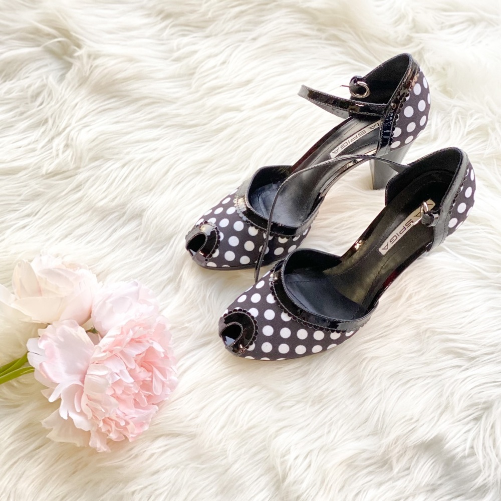 Retro white polka dots heels